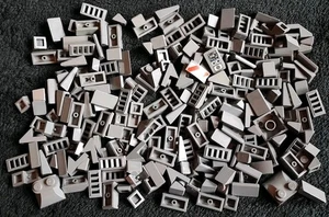 LEGO Gris Oscuro Pendientes Paquete Mixto Curvo 1x2 2x2 1x1 Techo Liso Piezas de Ladrillo - Imagen 1 de 4