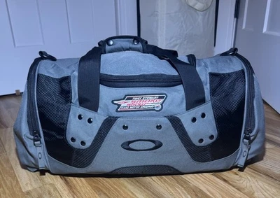 Bolsa de viagem OAKLEY Y2K academia fim de semana bolsa tiracolo - Imagem 1 de 4