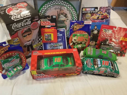 Bobby Labonte #18 Nascar lot. 12 item bundle. (B1) Cover