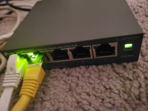TP-LINK TL-SF1005P 5-PORT 10-100 MBPS PoE+ Switch 65w - Picture 1 of 4