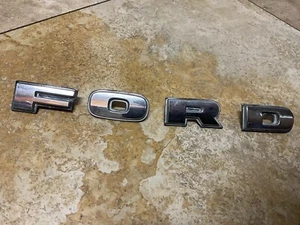 1972-1973-1974-1975-1976 Ford Courier Truck Front Hood Emblem . OEM - Foto 1 di 6