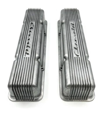 Holley алюминиевые ребристые крышки клапанов «Chevrolet» Script для Small Block Chevy 350 - Изображение 1 из 4