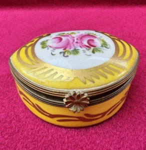 Portagioie in porcellana dipinta a mano Limoges France - giallo con rose rosa - Foto 1 di 13