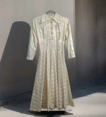 Vintage Handmade Duchess Satin Floral Embroidery Ivory Sz. 2 Waist Wedding Dress - Image 1 of 4