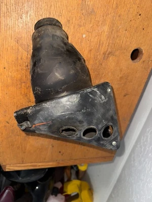 Caja de aire 83,84 ktm 350,504,560 Foto 1 de 4