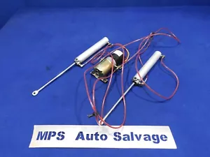1994-1998 Ford Mustang Convertible Top Lift Cylinders Lines Motor Good Used Q16 - Foto 1 di 11