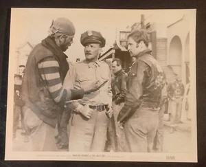 Foto de estudio vintage de Marlon Brando como The Wild One Columbia Pictures - Imagen 1 de 9
