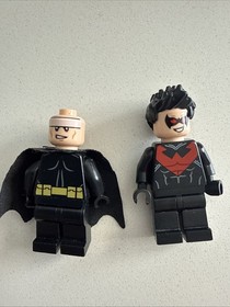 LEGO DC Batman II sh0085 Nightwing Red Eye Holes Chest Minifigure 76011