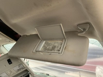 Parasol derecho usado se adapta a: Nissan Titan XD 2017 con iluminación grado A derecho Foto 1 de 4