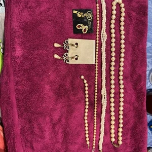 Bead Jewlery And Earings - Picture 1 of 4