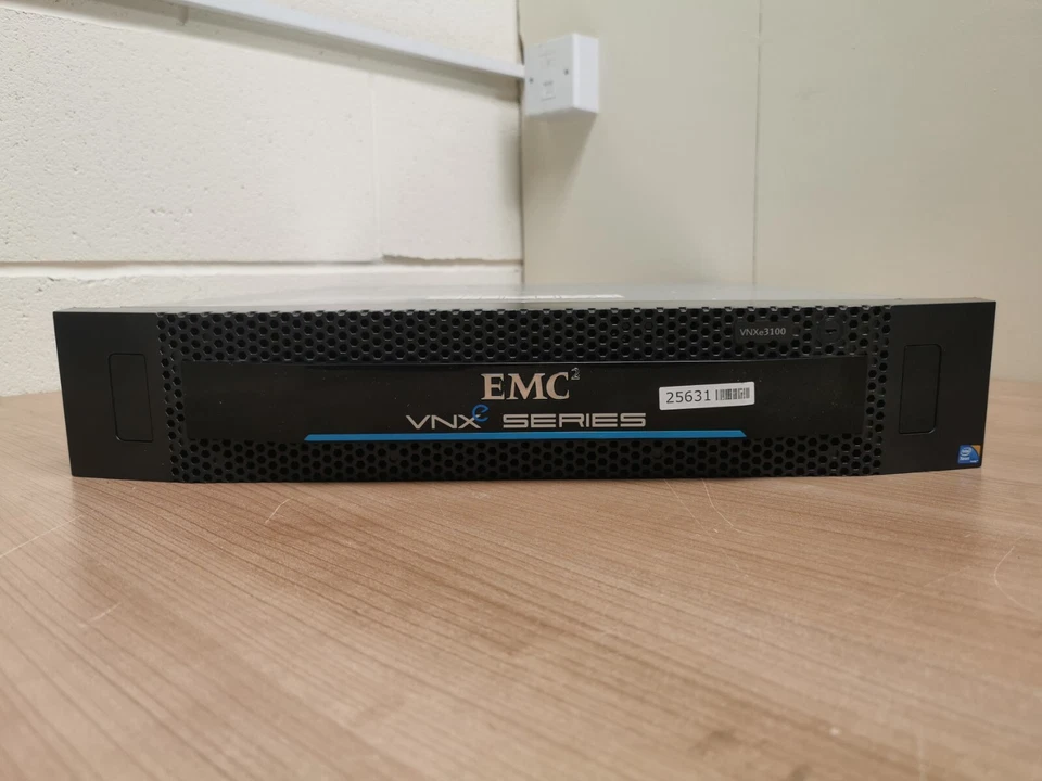 EMC VNXe3100 12 Bay SAS Disk Expansion Rackmount V2-DAE-12 2x EMC 110-123-000D - Image 1 of 4