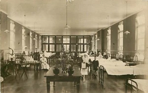 c1910 RPPC Postal Hospital Infantil Barrio Monja Católica Desconocida Europa - Imagen 1 de 2