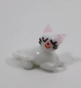 CTOP sitting pretty sleepy white kitty cat MINIATURE GLASS FIGURINE mini Ganz - Picture 1 of 9