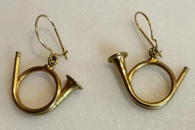 Pendientes cuerno trompeta temática navideña tono dorado Foto 1 de 4