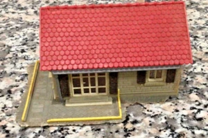 HO HOUSE FOR TRAIN LAYOUTS - Picture 1 of 9