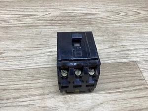 Square D QO315 Interruttore Plug-In 15A 240V 15 Amp 3 Poli #22F85PR6*CO - Foto 1 di 4