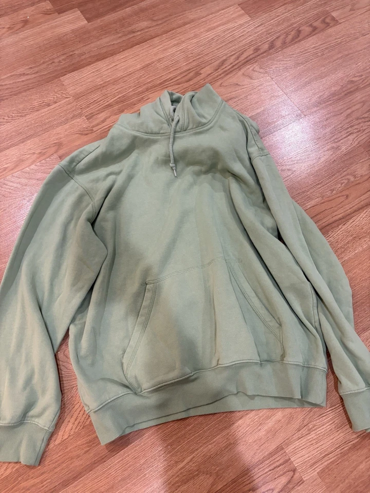 Sudadera básica verde H N M para hombre Foto 1 de 2