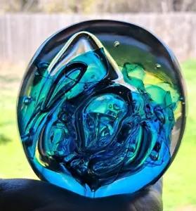 S. Kitras Teal Blue Swirl Paperweight Ball Globe Signed '92 Rare Vintage 4.25" - Imagen 1 de 7