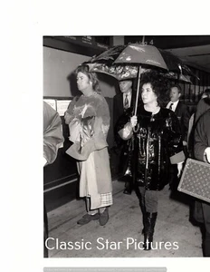 S461 Elizabeth Taylor all'aeroporto di Los Angeles 7 x 9 fotografia candida - Foto 1 di 1