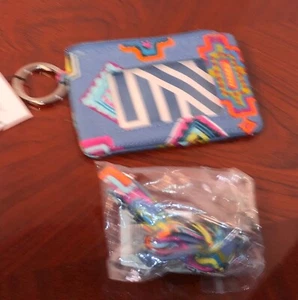 Vera Bradley NEU MIT ETIKETT 2-TEILIG Geldbörse & SCHLÜSSELBAND IN "LOTUSBLUMENWIRBEL"🛍 - Bild 1 von 4