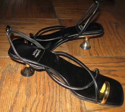 JEFFREY CAMPBELL COURO PRETO OURO GATINHO SALTOS E SANDÁLIAS ANEL BIQUEIRA COMBINANDO 7,5 - Imagem 1 de 4