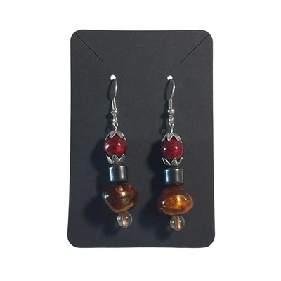 Pendientes colgantes con cuentas de vidrio hechos a mano con detalles en tono dorado rojo gancho hematita regalo mamá Foto 1 de 4
