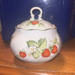 Rosina Queens Virginia Strawberry Round Sugar Bowl & Lid Gold Trim Bone China - Picture 1 of 12