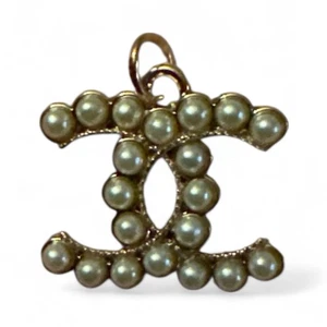 CC Pearl & Gold Pendant Zipper Pull 24MM - Picture 1 of 1