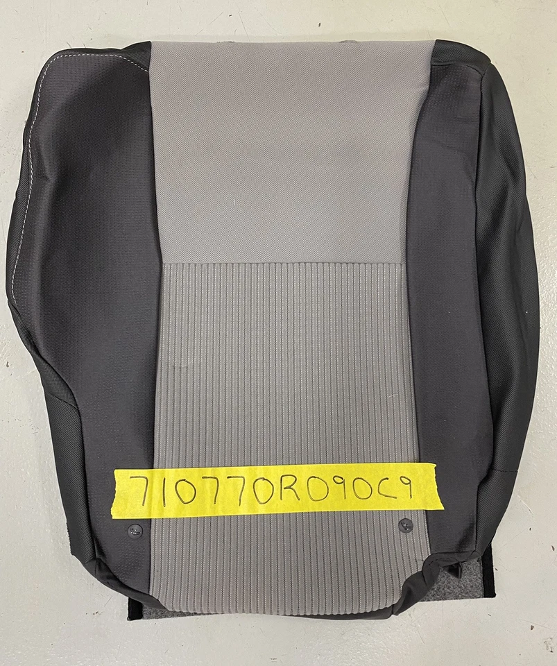 Tampa traseira do assento lateral direito 2013-2015 Toyota RAV4 710770R090C9 - Imagem 1 de 1