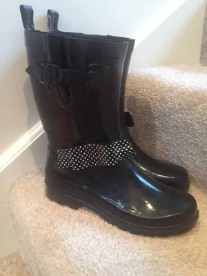 Bota de lluvia Capelli de una sola hebilla negra con lazo de lunares a media pantorrilla EE. UU. 7 M ¡Como nueva! Foto 1 de 4