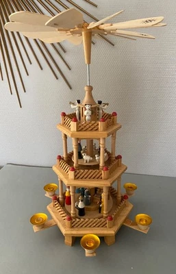 ADORABLE PYRAMIDE DE NOËL EN BOIS / CRÈCHE TOURNANTE VINTAGE DÉCORATION DE NOËL - Photo 1/4