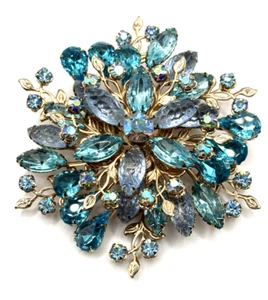 Vintage 3D Plastic Rhinestone Brooch Blue Gold Tone J1-3016 - Picture 1 of 10