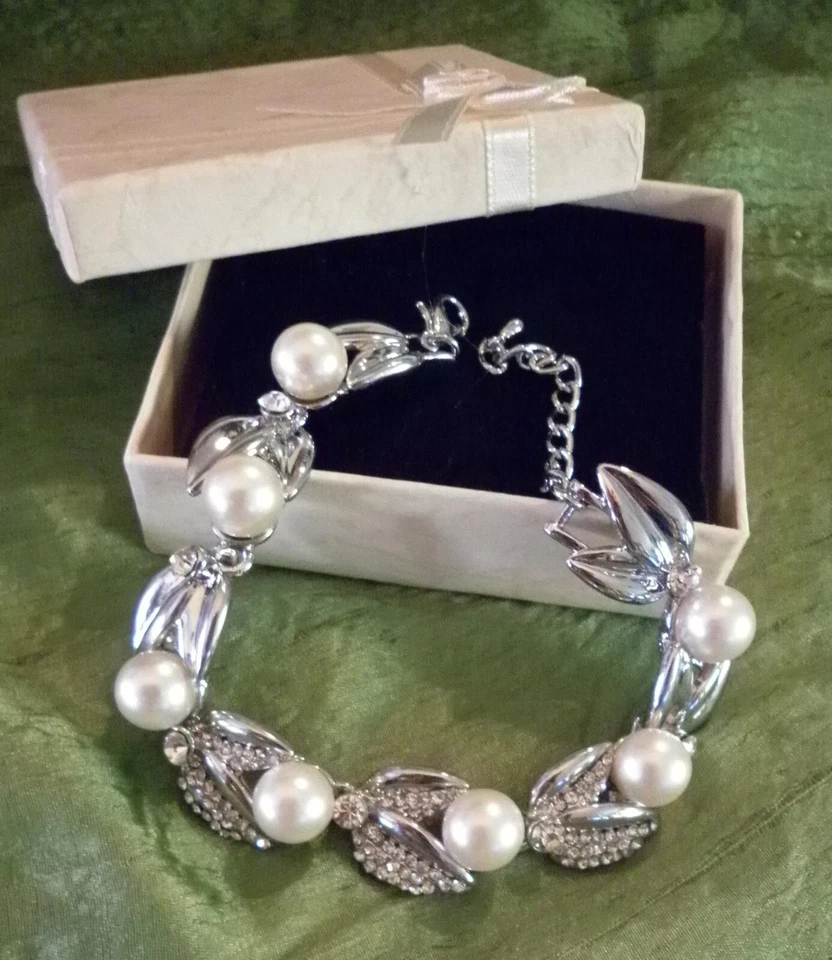 elegantes Armband BlumenDesign  mit PerlmutPerlen u. Swarovski*Stass**Geschenk - Bild 1 von 1