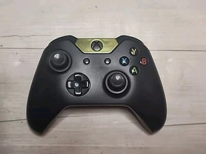 Official Microsoft Xbox One Black Wireless Controller OEM Genuine With GoldGreen - Picture 1 of 4