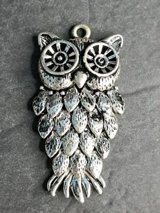 Colgante Búho Tono Astilla 1.75" Largo Sin Firmar Joyería de Moda  - Imagen 1 de 2