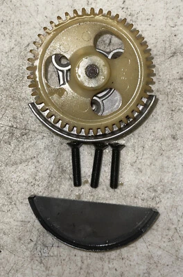 2004 Yamaha TTR225 Oil Pump 5H0-13300-02-00 - Image 1 of 3