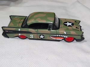 1957 '57 CHEVROLET BEL AIR CAMO CAMOUFLAGE 1/24 DIECAST MODELLAUTO JADA - Bild 1 von 4