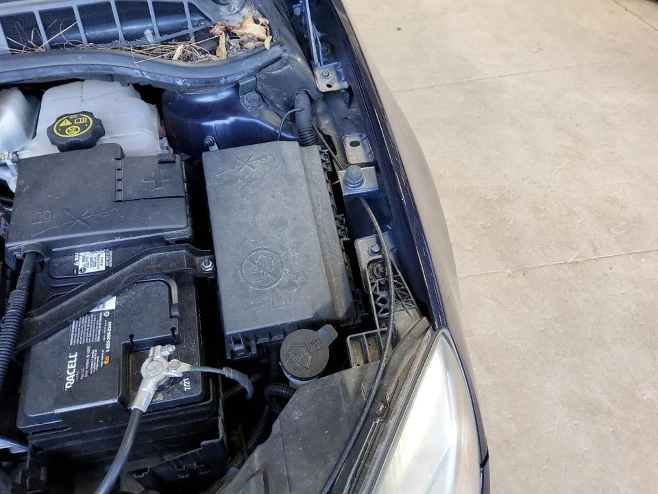 Fuse Box Engine Fits 13-16 VERANO 521393 - Изображение 1 из 1