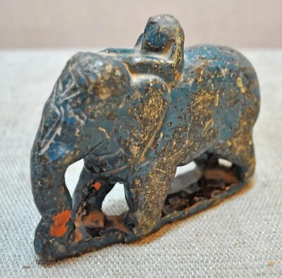 Antigua figura original antigua tallada a mano elefante de mármol verde con jinete Foto 1 de 4