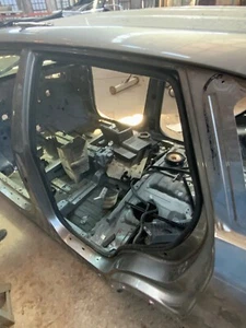 11-15 KIA SORENTO REAR LEFT DRIVER BACK DOOR SEAL WEATHERSTRIP BODY EDGE MOUNTED - Picture 1 of 2