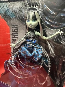 Monster High Frankie Stein Doll Original Sculpt Stitched in Style Collector Doll - Picture 1 of 5