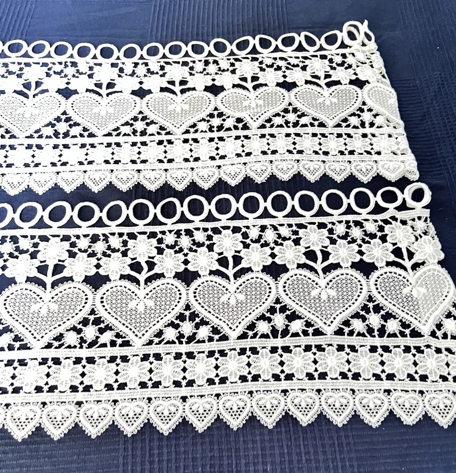 Juego de 2 valencias vintage de encaje con patrón elevado marfil 54"x12" corazones flores difícil de encontrar Foto 1 de 4