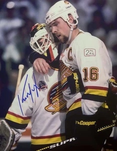 Kirk MCLEAN Signed 8x10 Photo! Vancouver Canucks GOALIE LEGEND! Iconic! W/COA - Picture 1 of 3