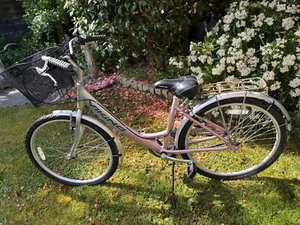 very little used ( once only ) ladies bike, traditional with basket - Picture 1 of 2