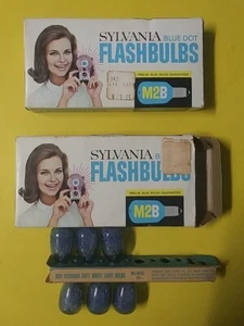 18 M2B Sylvania Blue Dot Flashbulbs Vintage Original Box USA 1.5 Boxes (1 New) - Picture 1 of 2