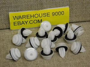 Retenedores de panel de ajuste de 15 puertas con sellador Auveco 21102 Toyota FABRICANTE DE EQUIPOS ORIGINALES: 90467-A0005 - Imagen 1 de 2