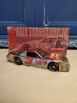 NASCAR de ação Dale Earnhardt Jr. #8 Mom N Pops 82-92 Camaro 1/24 - Imagem 1 de 4