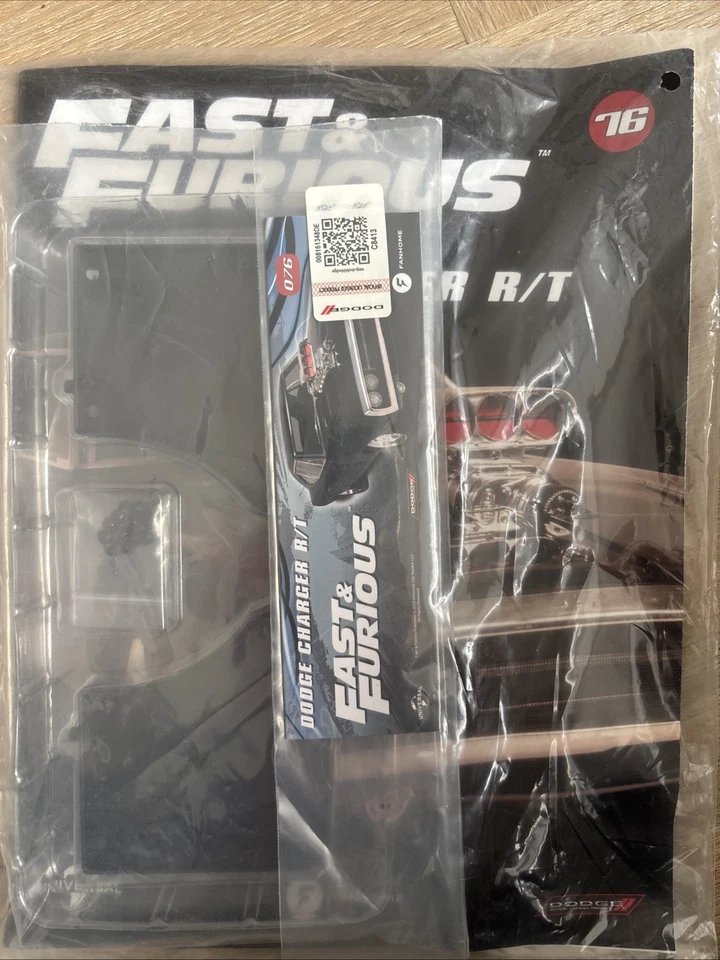 FANHOME BUILD THE 1/8 DODGE CHARGER R/T FAST AND FURIOUS CAR - ISSUE 76 - Image 1 of 1