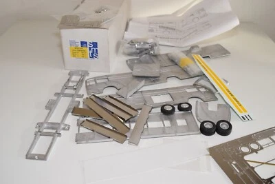 UU 1:43 SMTS SPEC 03 TEAM LOTUS CAR TRANSPORTER JPS JOHN PLAYER SPECIAL KIT N... - Immagine 1 di 4