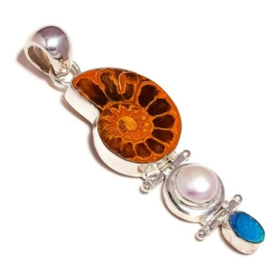 Colgante artesanal hecho a mano concha de mar amonita, perla de agua dulce, piedras preciosas de jaspe Foto 1 de 3